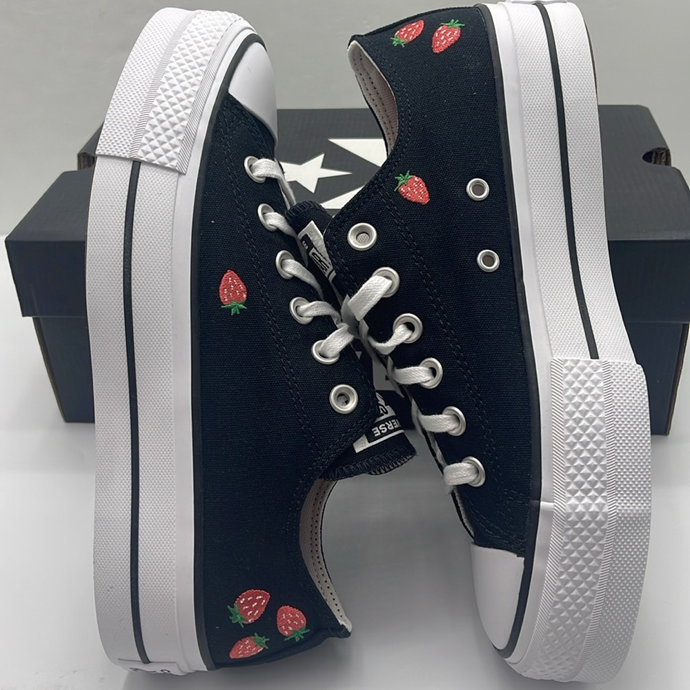Converse WMNS Black Platform Sneakers A14935F
CTAS LIFT OX
BLACK/SOFT RED - Picture 11 of 16
